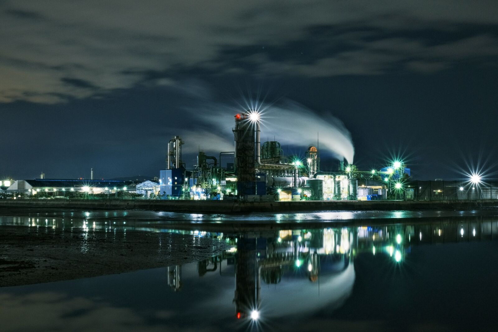 ESG Funds Face Petrochemicals’ Hidden Fossil Lock-In Test Across Emerging Markets