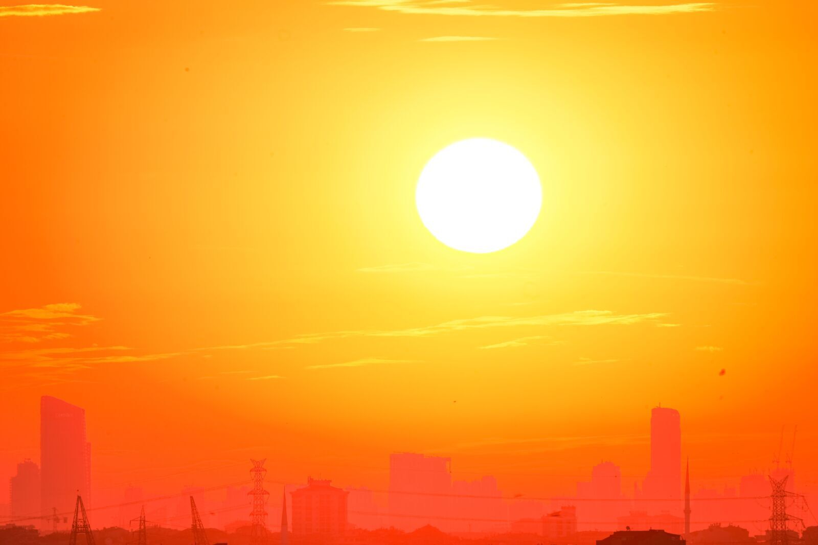 Heatwaves Are Quietly Shortening Credit Horizons for Small French Businesses