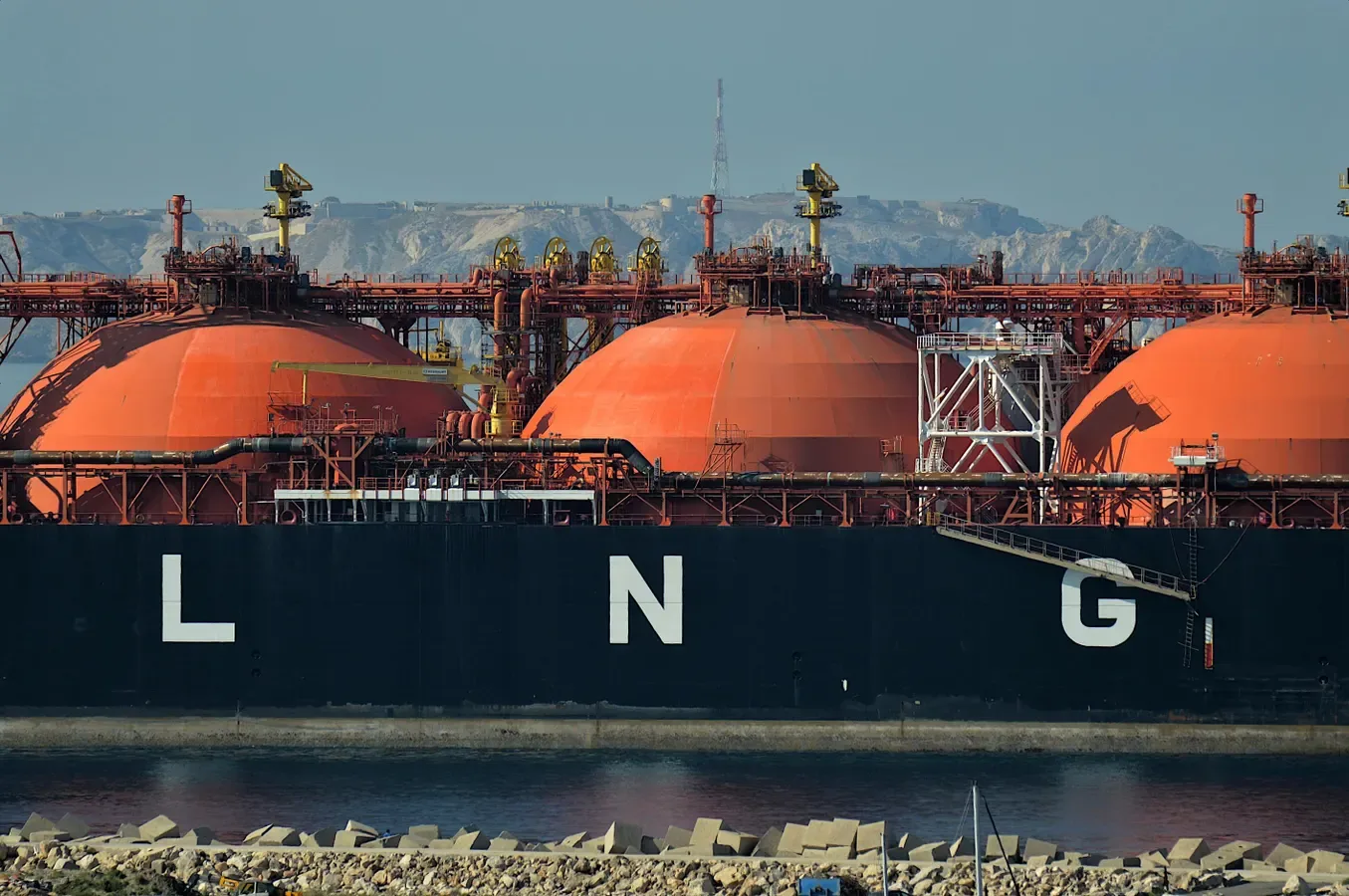 LNG expansion lifts 2026 growth forecast to 5.2% as exports surge