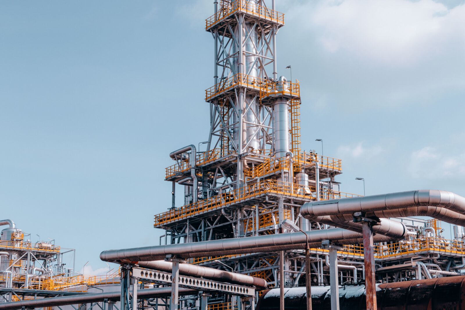 Nigeria's Oil Windfall Meets Inflation Test as Africa Navigates Global Fracture