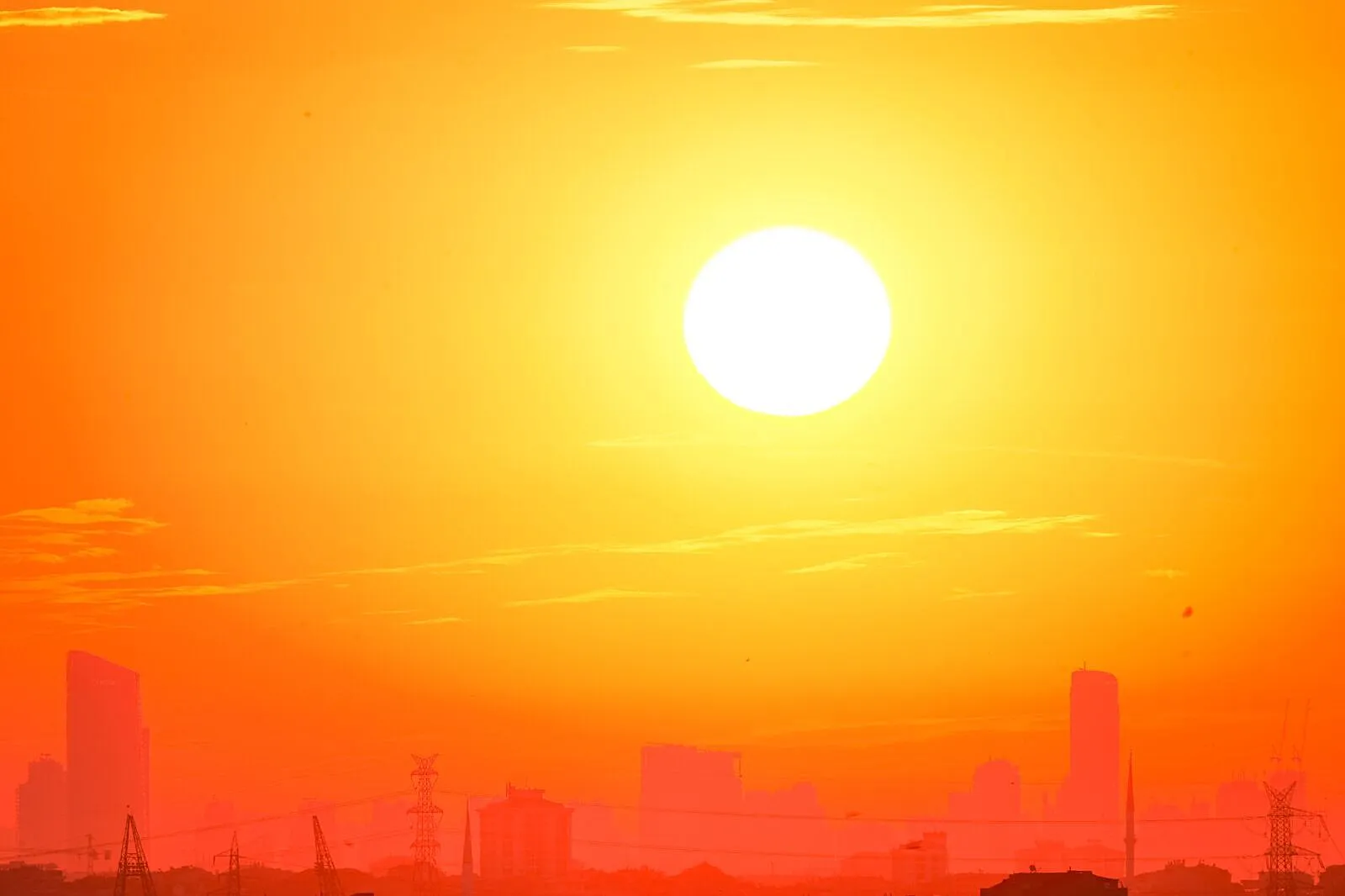 Heatwaves Are Quietly Shortening Credit Horizons for Small French Businesses