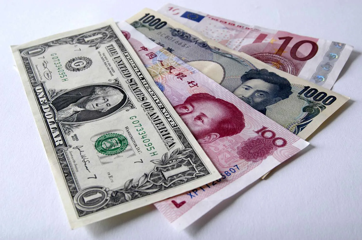 Inside Foreign Exchange Reserves: Composition, Functions and the Cost of Holding Them
