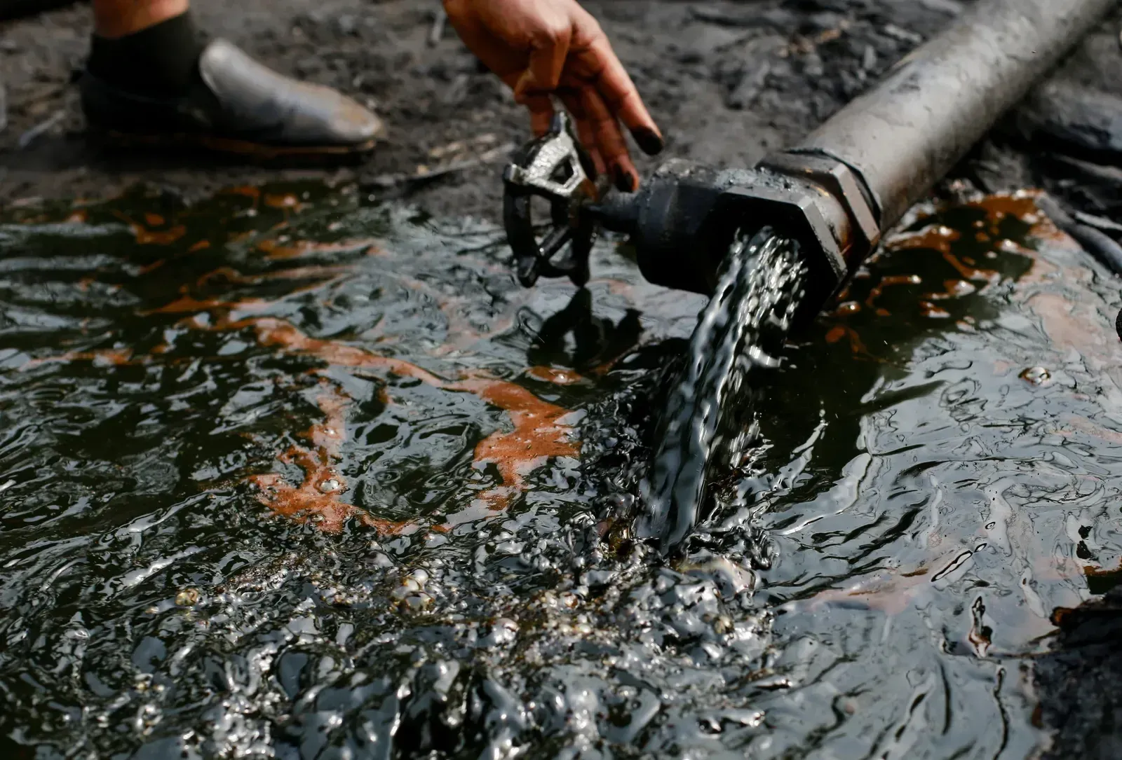 Nigeria Cuts Crude Losses, Yet Oil Output Still Trails Historic Production Peak