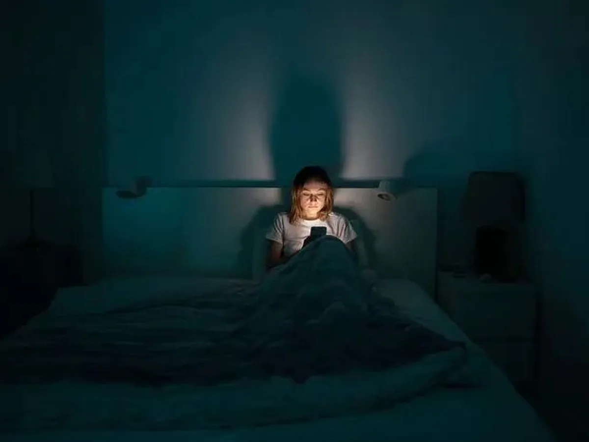 Heat, Light, and Indoor Noise Are Associated With Poorer Young Adult Sleep